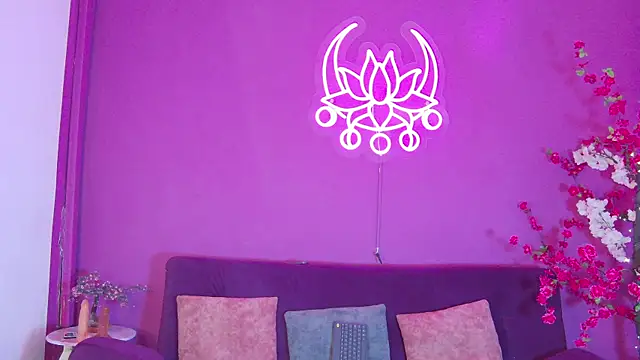 Maylu Fox online show from 01-05-26, 05:27