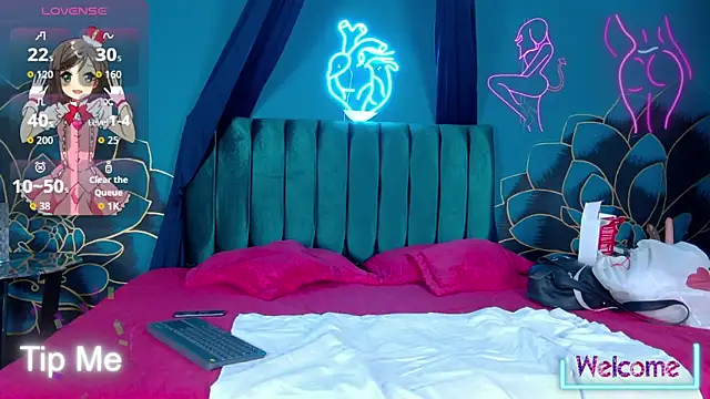 Maylu Fox online show from 11-18-25, 12:19