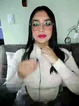 Snapshot of Linda_Saenz_ chatting on 10-24-25, 07:24 Linda Saenz online show from 10-24-25, 07:24