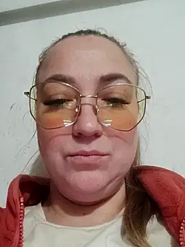 Kiss Eva online show from 11-29-25, 05:46