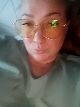 Kiss Eva online show from 10-22-25, 02:16