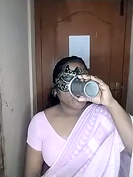 Snapshot of Megha_21 chatting on 09-25-25, 10:49 Megha 21 online show from 09-25-25, 10:49