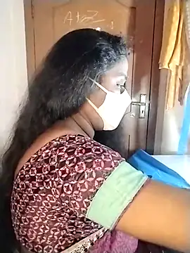 Snapshot of Megha_21 chatting on 10-27-25, 07:04 Megha 21 online show from 10-27-25, 07:04