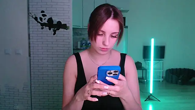 Snapshot of Leonaalove chatting on 03-23-26, 04:29 Leonaalove online show from 03-23-26, 04:29