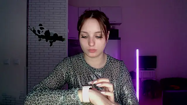 Snapshot of Leonaalove chatting on 04-02-26, 05:30 Leonaalove online show from 04-02-26, 05:30