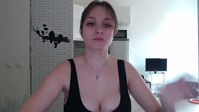 Snapshot of Leonaalove chatting on 04-04-26, 01:06 Leonaalove online show from 04-04-26, 01:06