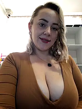 Snapshot of CurvyLust_x chatting on 10-11-25, 02:29 CurvyLust x online show from 10-11-25, 02:29
