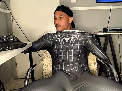 Snapshot of edualqxo chatting on 10-16-25, 11:35 edualqxo online show from 10-16-25, 11:35