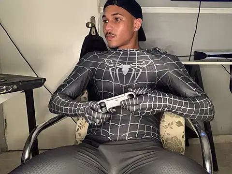 Snapshot of edualqxo chatting on 10-18-25, 11:40 edualqxo online show from 10-18-25, 11:40