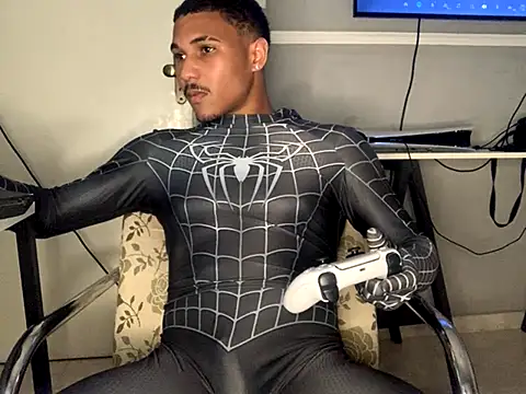 Snapshot of edualqxo chatting on 10-15-25, 11:35 edualqxo online show from 10-15-25, 11:35