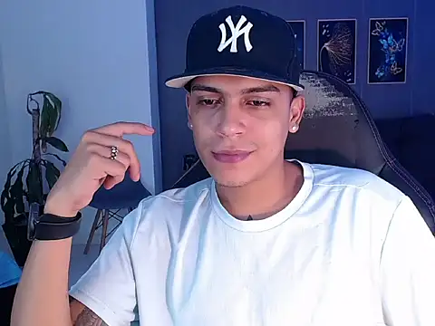 Snapshot of david_santos16 chatting on 09-12-25, 04:45 david santos16 online show from 09-12-25, 04:45