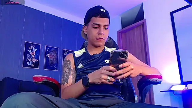 Snapshot of david_santos16 chatting on 10-06-25, 04:57 david santos16 online show from 10-06-25, 04:57