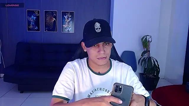 Snapshot of david_santos16 chatting on 09-14-25, 03:18 david santos16 online show from 09-14-25, 03:18