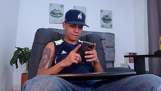 Snapshot of david_santos16 chatting on 10-21-25, 10:20 david santos16 online show from 10-21-25, 10:20