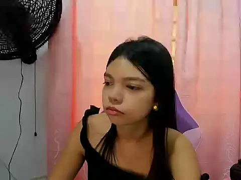 Snapshot of shy_luna18 chatting on 09-10-25, 12:15 shy luna18 online show from 09-10-25, 12:15