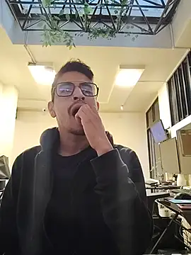 Snapshot of Juann-cock chatting on 05-17-26, 10:32 Juann-cock online show from 05-17-26, 10:32