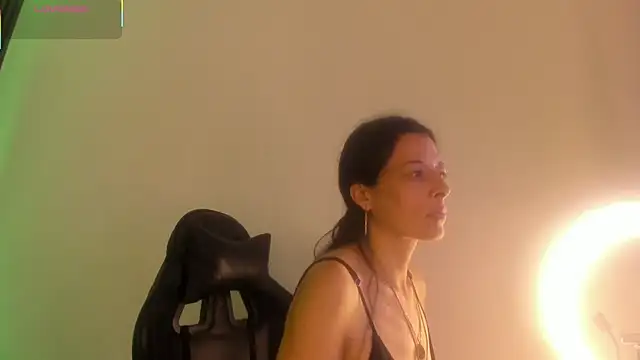 Snapshot of ShaunaDream chatting on 02-25-26, 04:34 ShaunaDream online show from 02-25-26, 04:34