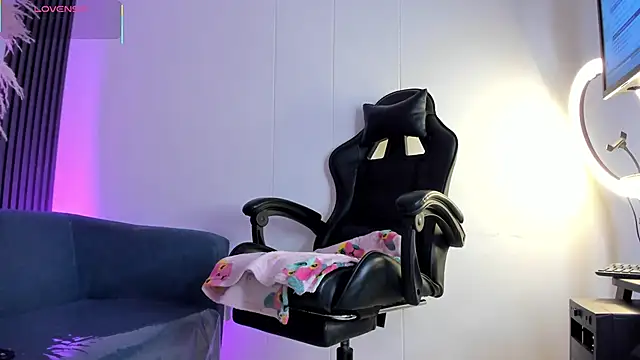 Snapshot of ShaunaDream chatting on 02-23-26, 04:58 ShaunaDream online show from 02-23-26, 04:58