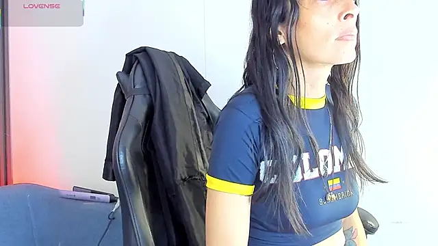 Snapshot of ShaunaDream chatting on 02-18-26, 04:43 ShaunaDream online show from 02-18-26, 04:43