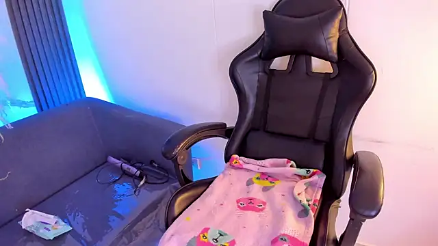 Snapshot of ShaunaDream chatting on 02-24-26, 05:08 ShaunaDream online show from 02-24-26, 05:08