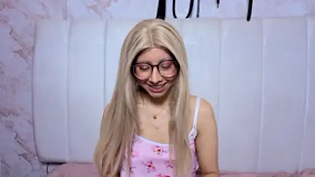 VioletxBloom online show from 12-18-25, 09:40