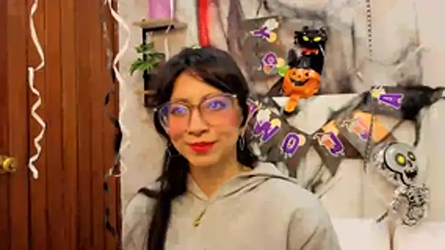 VioletxBloom online show from 10-22-25, 08:41