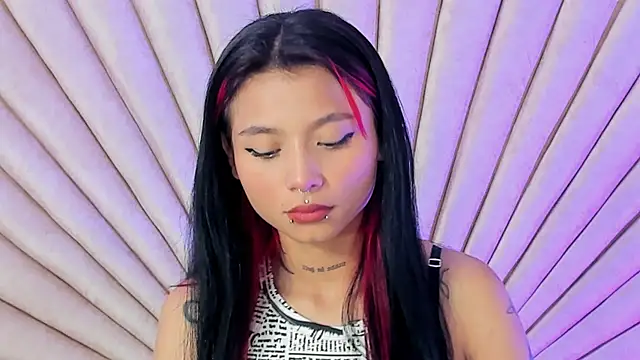 Snapshot of EmaDuff chatting on 10-01-25, 12:20 EmaDuff online show from 10-01-25, 12:20