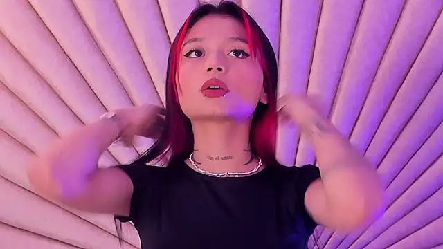 Snapshot of EmaDuff chatting on 09-26-25, 12:12 EmaDuff online show from 09-26-25, 12:12