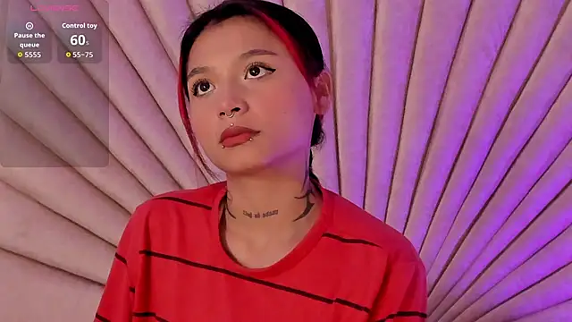 Snapshot of EmaDuff chatting on 10-06-25, 11:33 EmaDuff online show from 10-06-25, 11:33