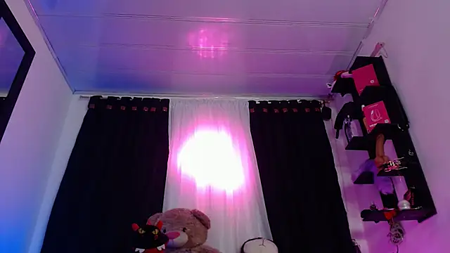Snapshot of valerii_fox_69 chatting on 06-25-26, 05:34 valerii fox 69 online show from 06-25-26, 05:34