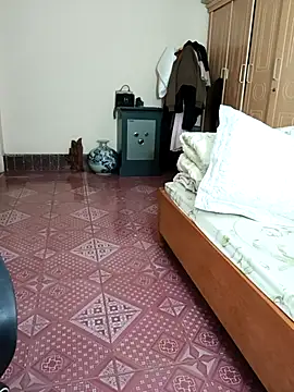 Moona heny online show from 11-27-25, 01:17