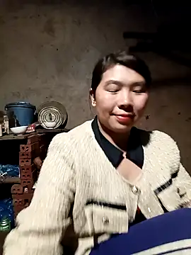 quynhkoolbae online show from 12-18-25, 10:19