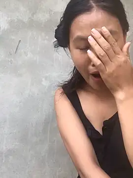 Snapshot of May_nhi chatting on 09-17-25, 04:03 May nhi online show from 09-17-25, 04:03