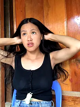 Snapshot of May_nhi chatting on 09-19-25, 05:00 May nhi online show from 09-19-25, 05:00