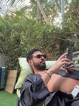 Snapshot of husbandandwifetobe chatting on 10-02-25, 04:05 husbandandwifetobe online show from 10-02-25, 04:05