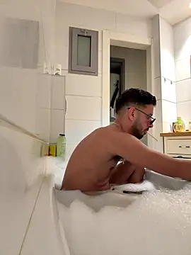 Snapshot of husbandandwifetobe chatting on 10-18-25, 07:05 husbandandwifetobe online show from 10-18-25, 07:05