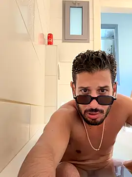 Snapshot of husbandandwifetobe chatting on 09-27-25, 02:01 husbandandwifetobe online show from 09-27-25, 02:01