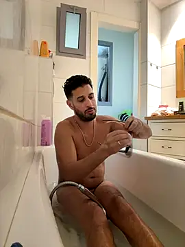 Snapshot of husbandandwifetobe chatting on 11-28-25, 01:00 husbandandwifetobe online show from 11-28-25, 01:00