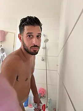 Snapshot of husbandandwifetobe chatting on 09-18-25, 10:57 husbandandwifetobe online show from 09-18-25, 10:57