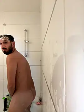 Snapshot of husbandandwifetobe chatting on 10-31-25, 09:43 husbandandwifetobe online show from 10-31-25, 09:43