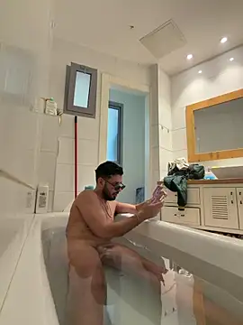 Snapshot of husbandandwifetobe chatting on 12-20-25, 01:14 husbandandwifetobe online show from 12-20-25, 01:14