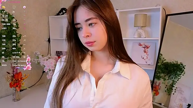 TraciMyntti online show from 11-18-25, 01:21