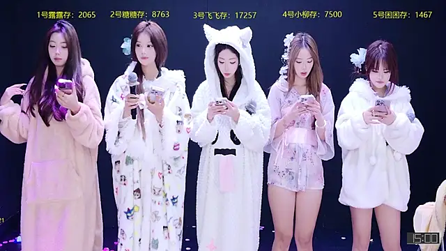 CrazyGirl-888 online show from 10-28-25, 02:38