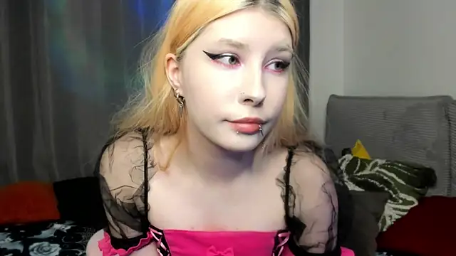 VelvetBlitz online show from 11-25-25, 04:07