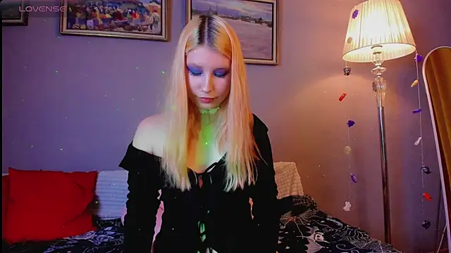 VelvetBlitz online show from 11-17-25, 03:49