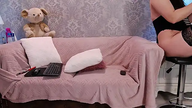 Snapshot of Ella_Raven chatting on 04-30-26, 05:25 Ella Raven online show from 04-30-26, 05:25