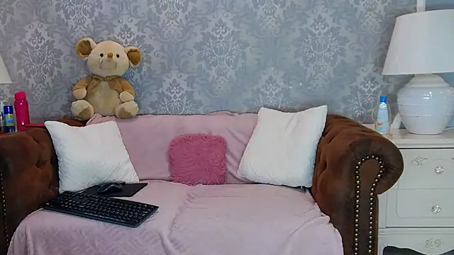 Snapshot of Ella_Raven chatting on 06-25-26, 04:43 Ella Raven online show from 06-25-26, 04:43