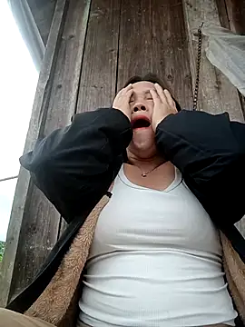 miumiu 00 online show from 10-24-25, 01:37