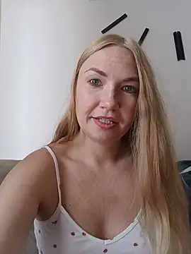 Snapshot of KisaVixen chatting on 07-17-26, 09:28 KisaVixen online show from 07-17-26, 09:28
