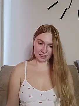 Snapshot of KisaVixen chatting on 05-31-26, 01:39 KisaVixen online show from 05-31-26, 01:39